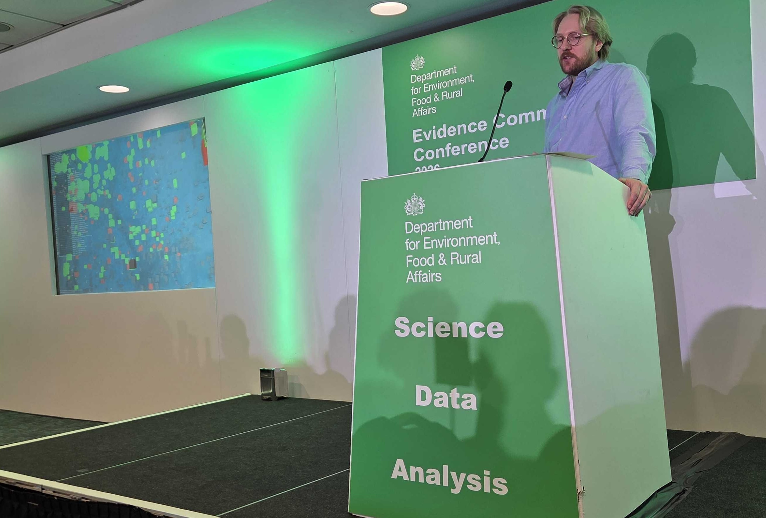 Sam shows off Jens' OpenGL viewer on stage