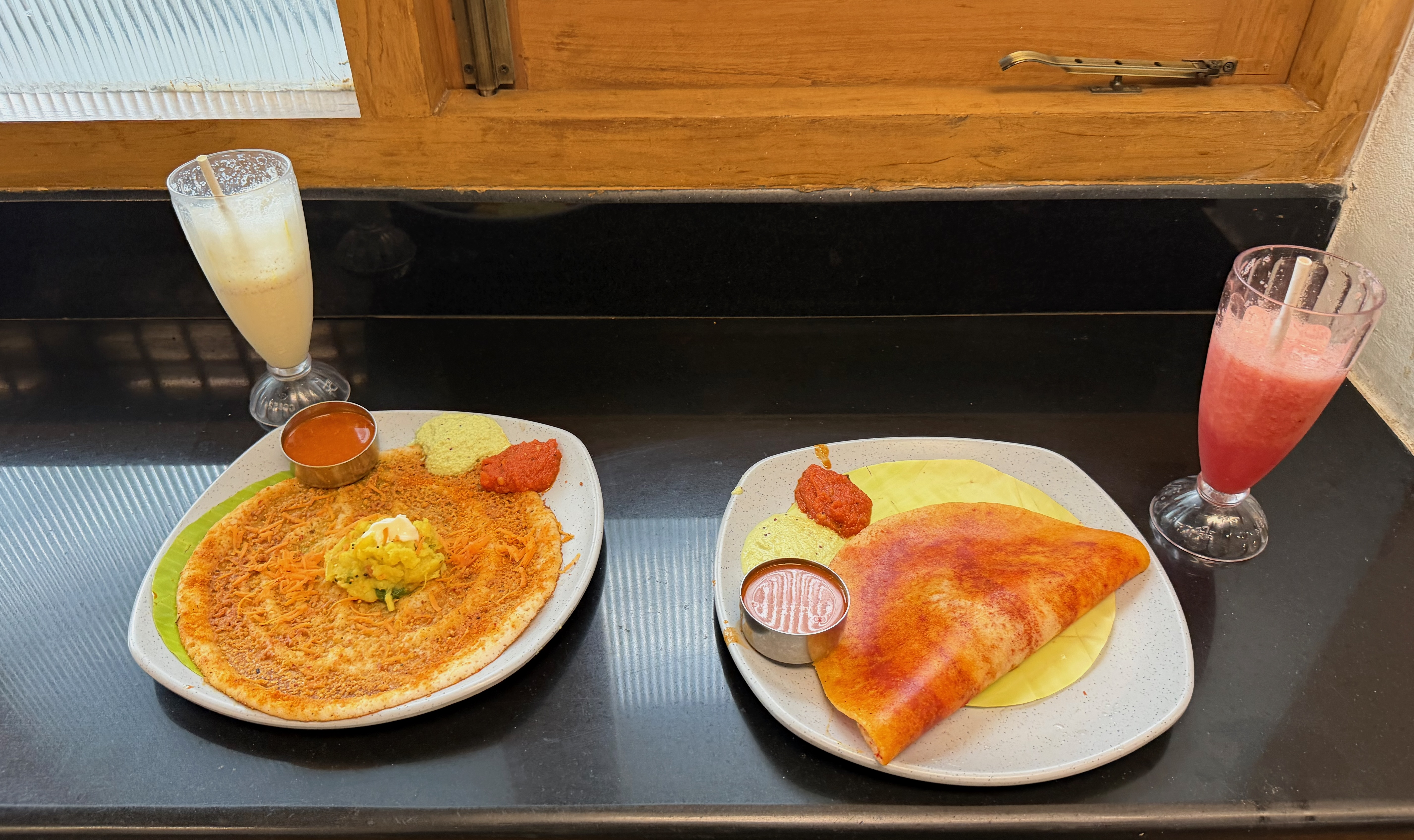 Amazing masala dosas at Sashwatha